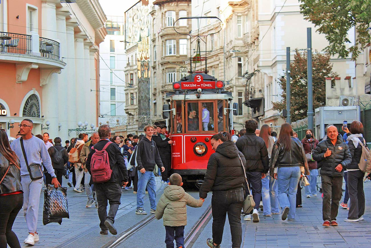 Beyoglıu Taksim Istiklal Street