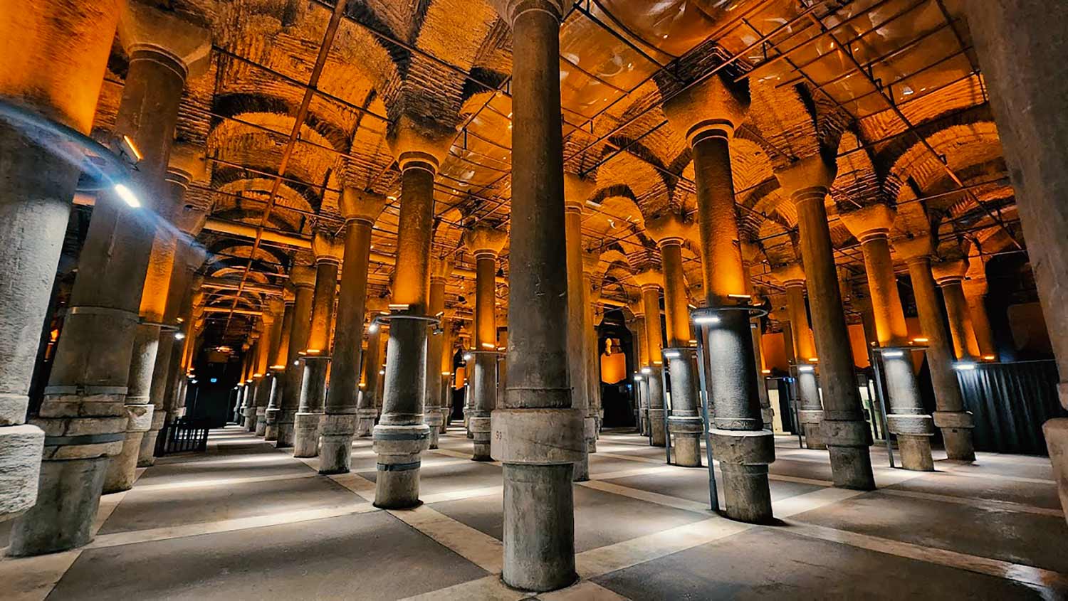 Binbirdirek Philoxenos Cistern Inside