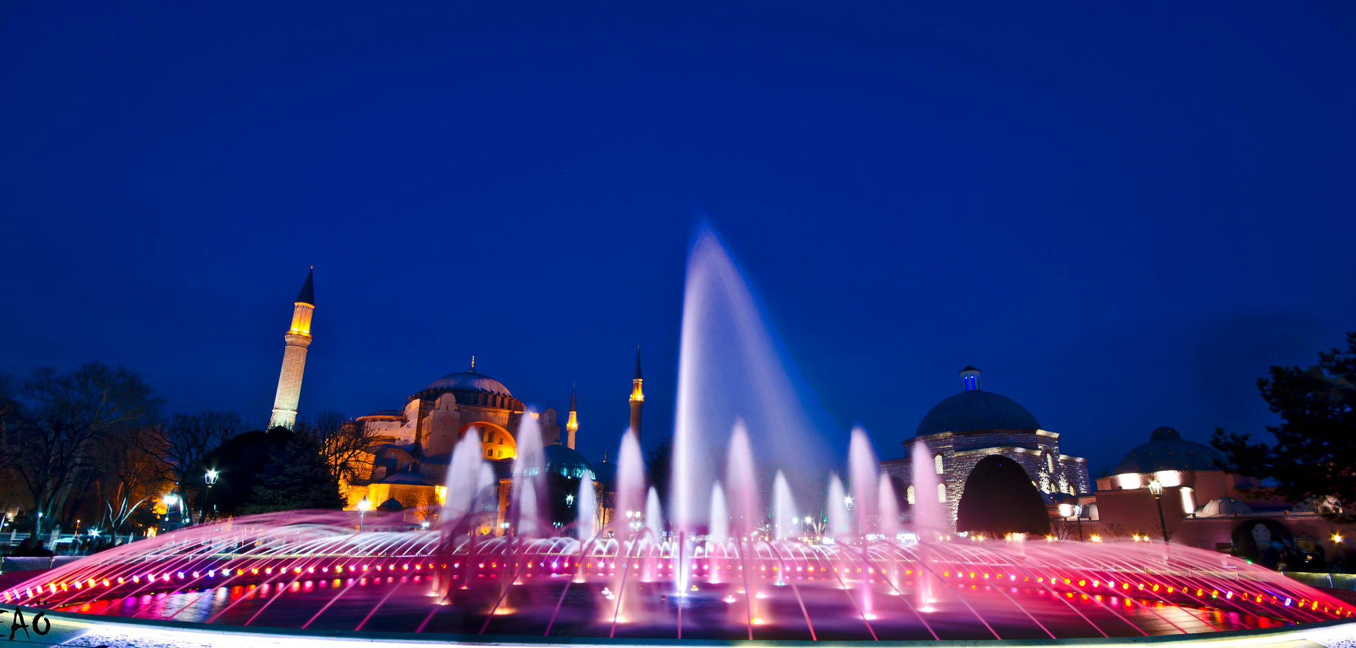 Istanbul Oldtown Hagia Sophia and Sultanahmet Square