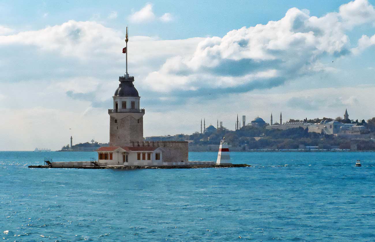 Maiden's Tower and Old Istanbul View