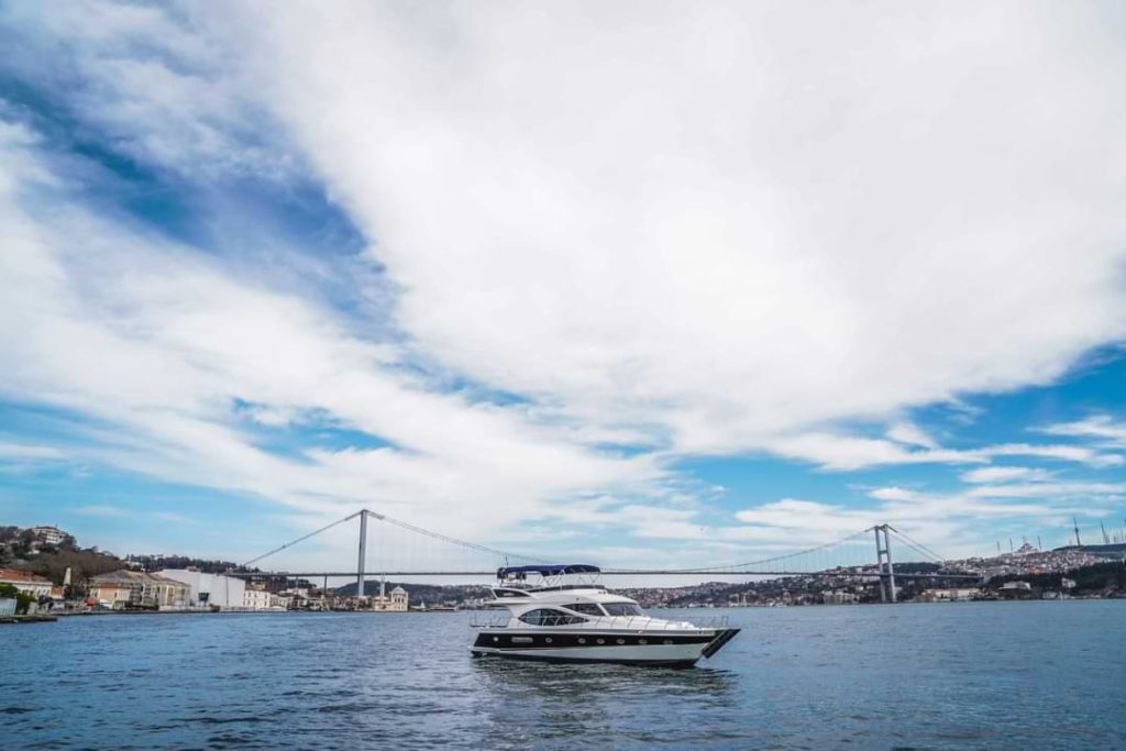 Private Guided Istanbul Luxury Yacht Cruise Tour Bosphorus 