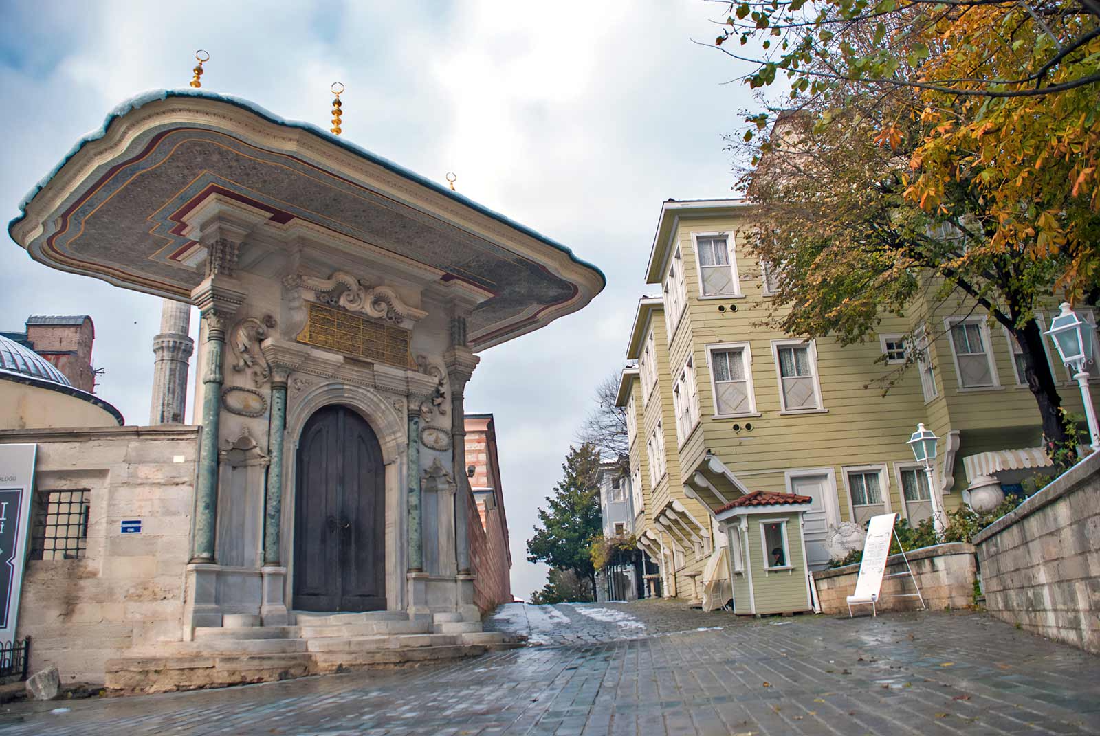 Sogukcesme Street (Soğukçeşme Sokağı)