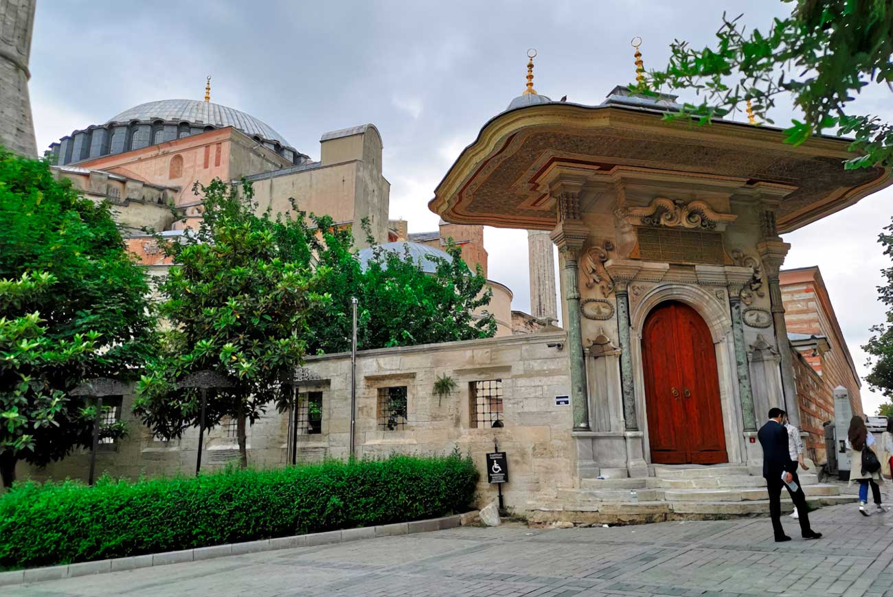 Sogukcesme Street Entrance and Hagia Sophia