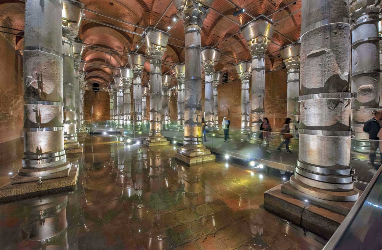 Tourist in Serefiye Cistern