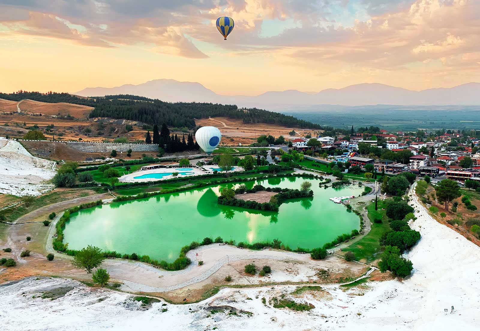 Turkey Hot Springs (Pamukkale Thermal Pool)